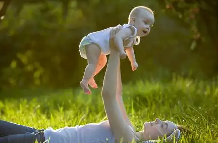 Postpartum Doula vs Night Nurse: Which Support Is Best for You?