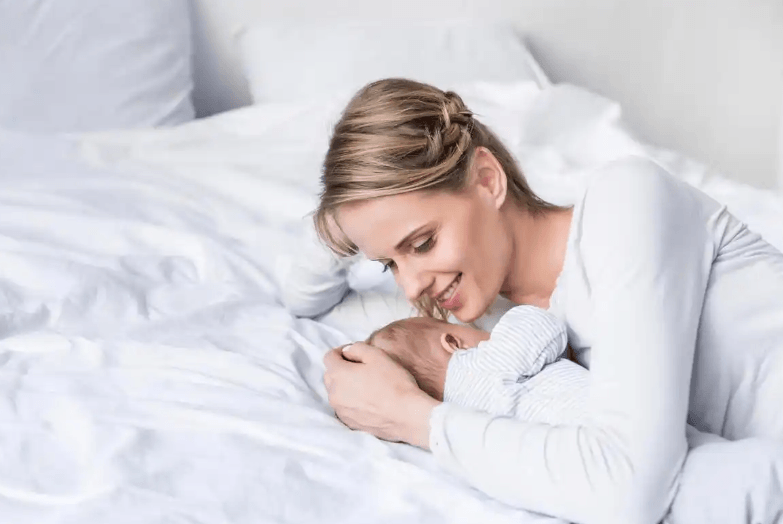 Hiring a Postpartum Doula for Working Parents: Benefits, Costs and Selection Guide